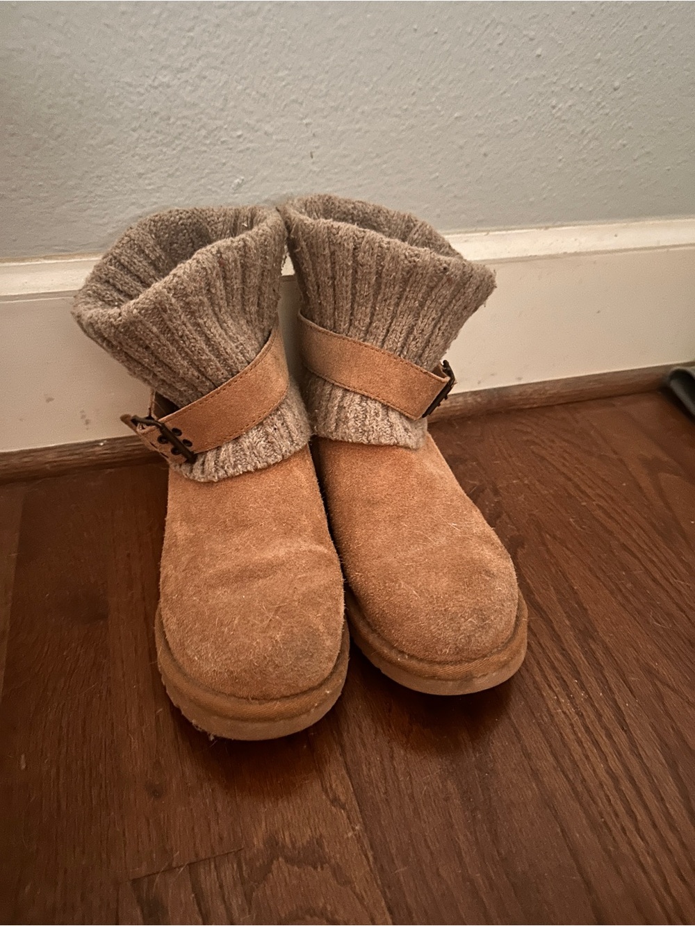 Cambridge UGG - Chestnut- size 7